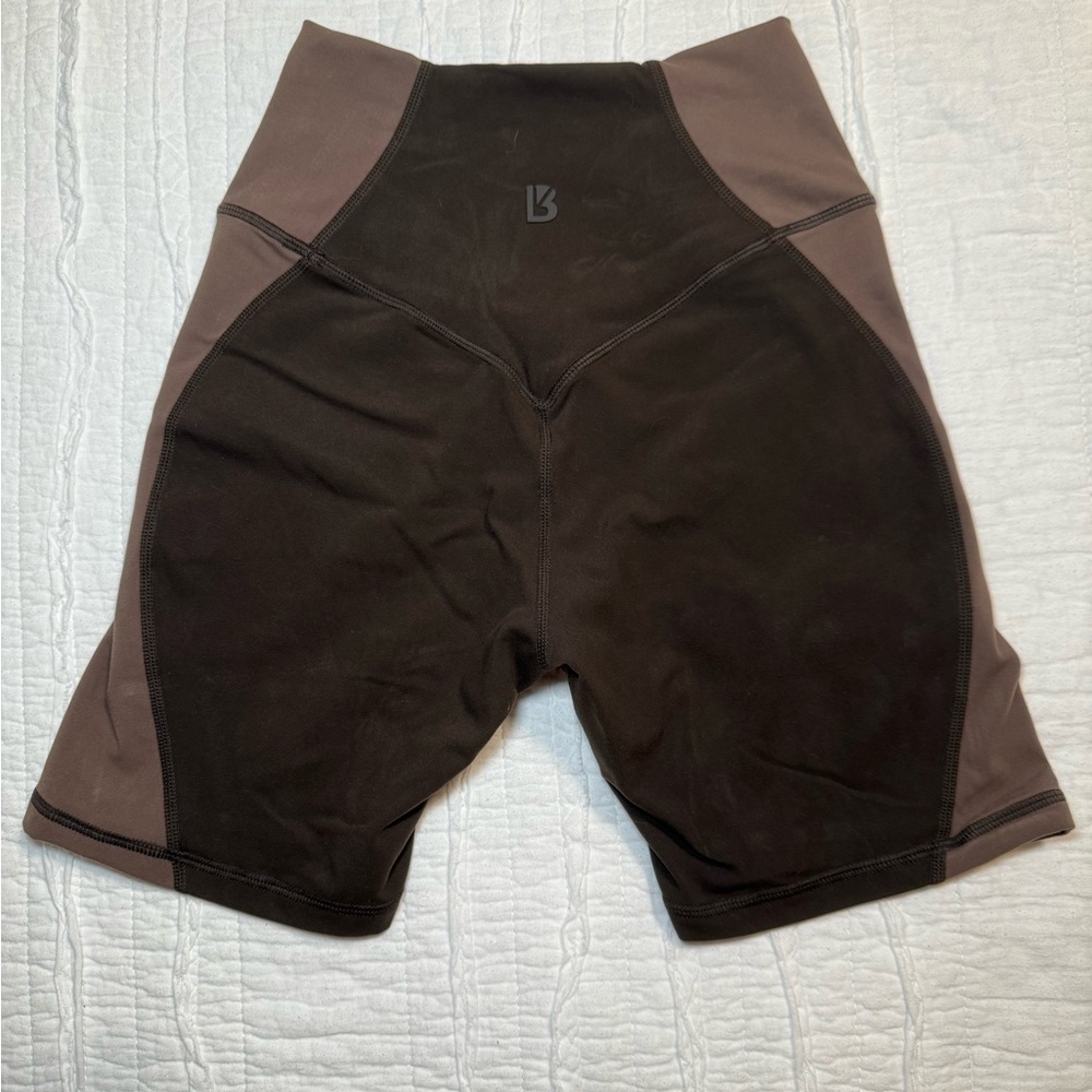 BuffBunny Aurora Short 6"